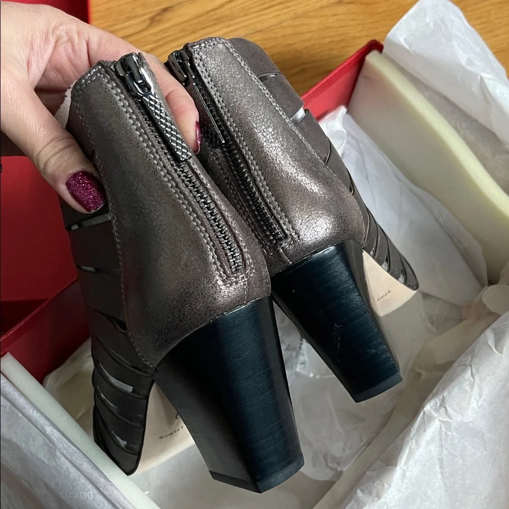 Donald J. Pliner Bootie Open Toe - Picture 5 of 6